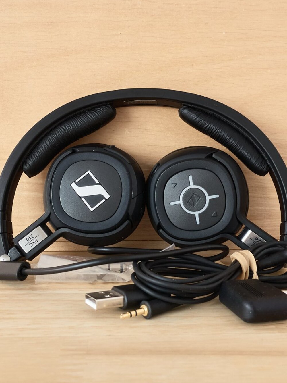 Sennheiser PXC 310 Noise Cancelling Headphones NoiseGard 2.0 with Carrying Case